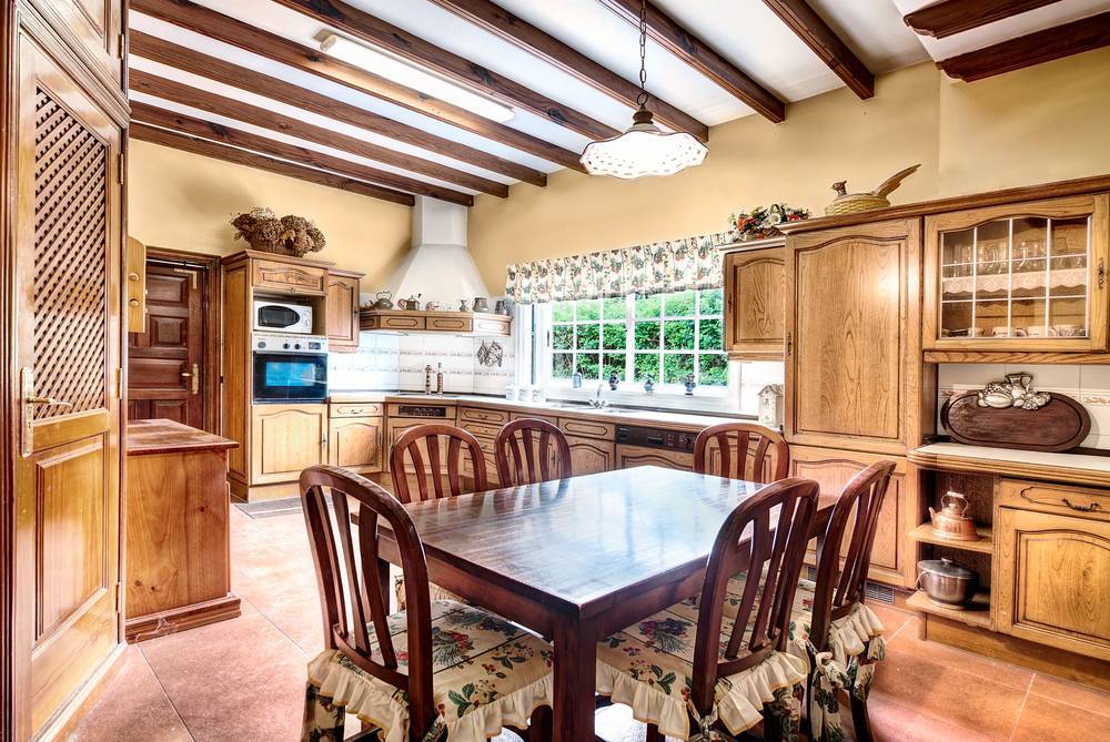 A timeless country kitchen